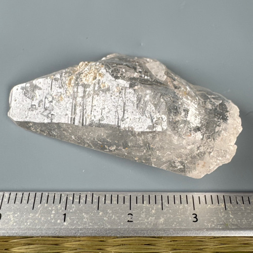 ガネーシュヒマール産 ヒマラヤ水晶 39.5ミリ 原石ポイント