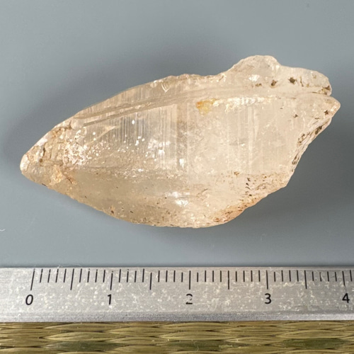 ガネーシュヒマール産 ヒマラヤ水晶 41ミリ 原石ポイント tg866 天然石