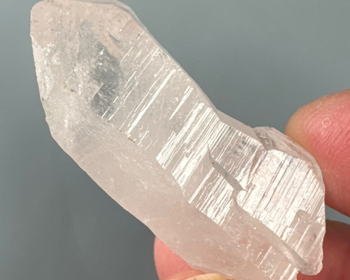 ガネーシュヒマール産 ヒマラヤ水晶 44ミリ 原石ポイント tg870