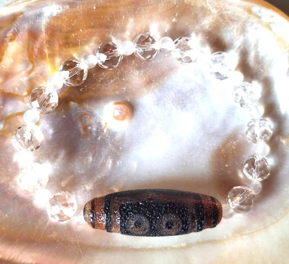 古代天珠‼️個性的‼️古代‼️龍紋五眼天珠さんのブレスレット 27,300円