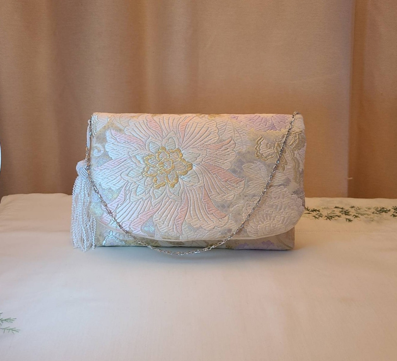 【Creema SPRINGS 】花模様シルク着物帯の2waysクラッチバッグ 11,700円