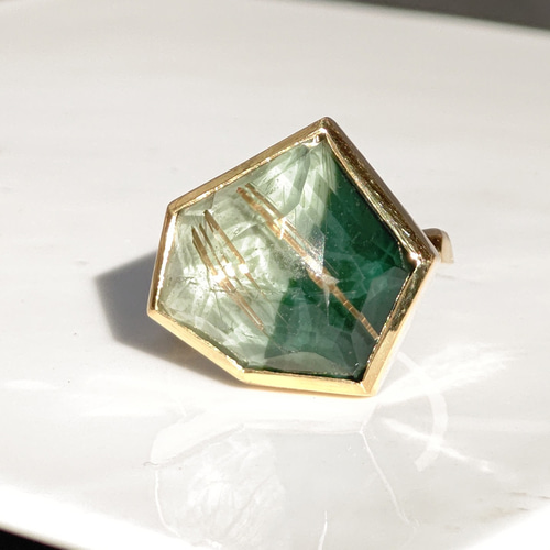 ルチルクォーツ × グリーンジャスパー ダブレット 変形6角立体