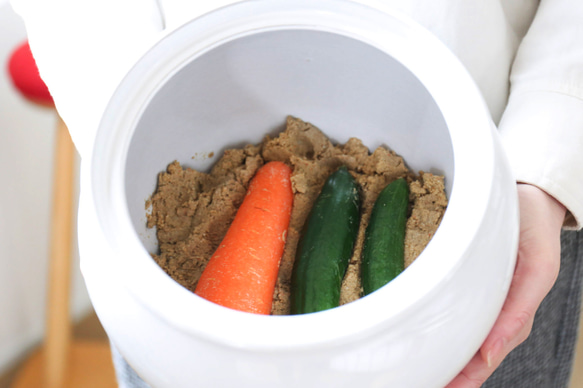 軽くて仕込みやすい甕　ぬか漬け容器に、お味噌（3.3キロ）【三重県四日市産】 えんける道具店の甕（かめ）3.6リットル 8枚目の画像