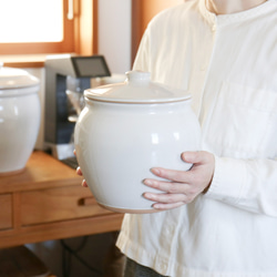 軽くて仕込みやすい甕　ぬか漬け容器に、お味噌（3.3キロ）【三重県四日市産】 えんける道具店の甕（かめ）3.6リットル 2枚目の画像