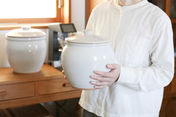 軽くて仕込みやすい甕　ぬか漬け容器に、お味噌（3.3キロ）【三重県四日市産】 えんける道具店の甕（かめ）3.6リットル 2枚目の画像