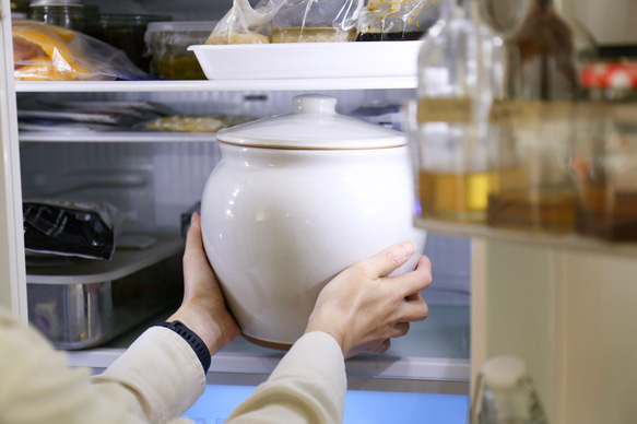 軽くて仕込みやすい甕　ぬか漬け容器に、お味噌（3.3キロ）【三重県四日市産】 えんける道具店の甕（かめ）3.6リットル 10枚目の画像