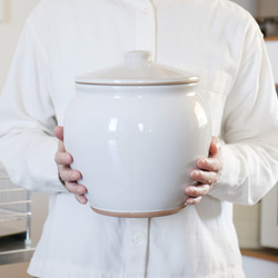 軽くて仕込みやすい甕　ぬか漬け容器に、お味噌（3.3キロ）【三重県四日市産】 えんける道具店の甕（かめ）3.6リットル 1枚目の画像