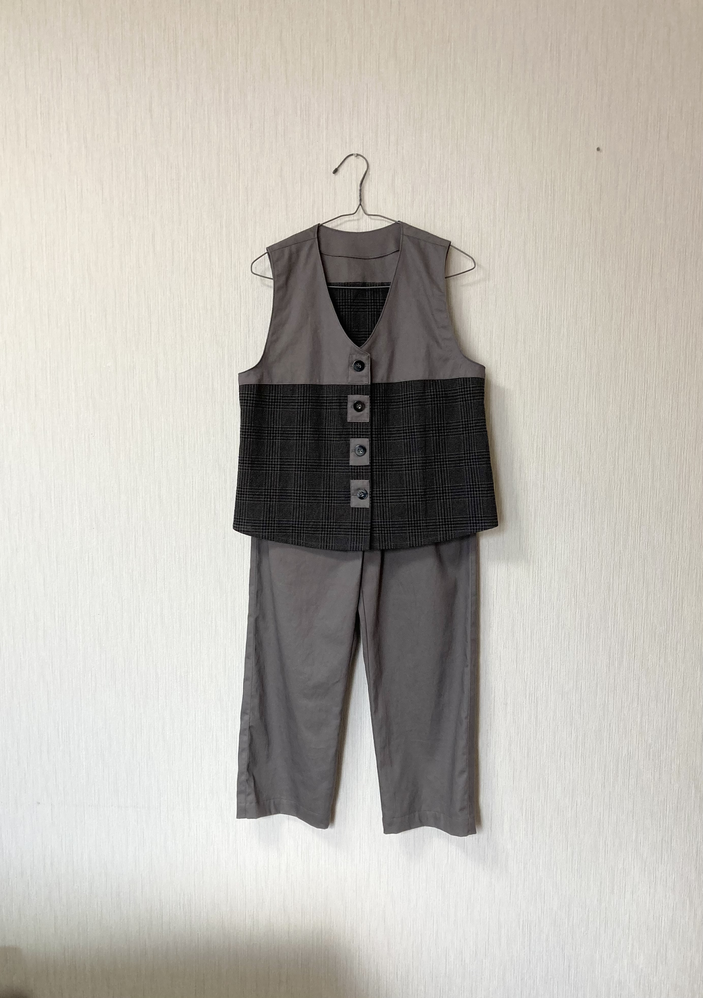 ベストとパンツ