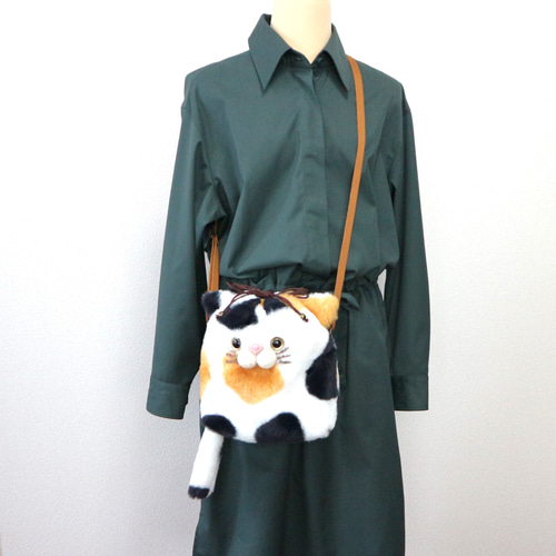 ジグザグベビーブルーファー生地♡刺繍のショルダーバッグ♡フード猫ちゃん ジグザグベビーブルーファー生地♡刺繍のショルダーバッグ♡フード猫ちゃん