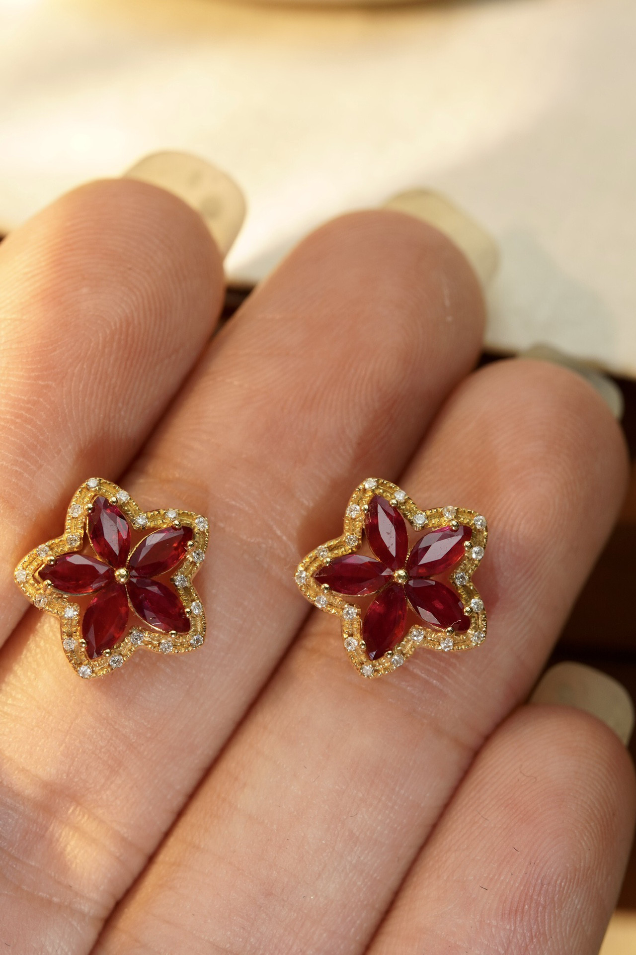 天然ダイヤモンド付きルビーピアスk18