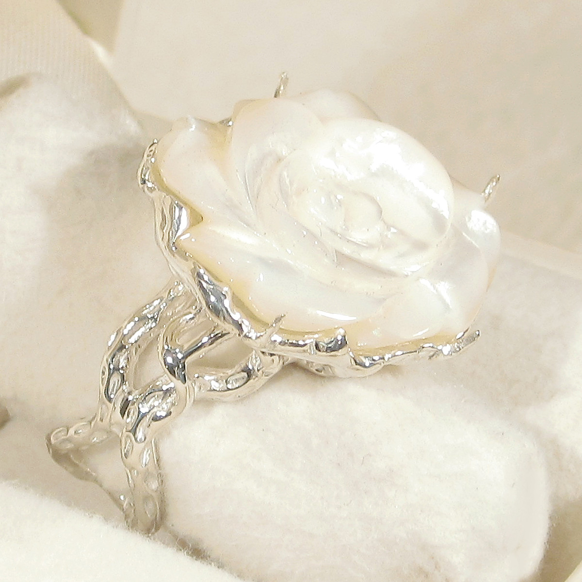 24.05ct貝パーツ（白蝶）とSV925の指輪（リングサイズ：13号、サイズ変更無料、マザーオブパール、6月の誕生石）