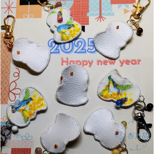 2025年十二支・巳年】可能性がふくらむ実りの白ヘビとミモザと青い鳥の