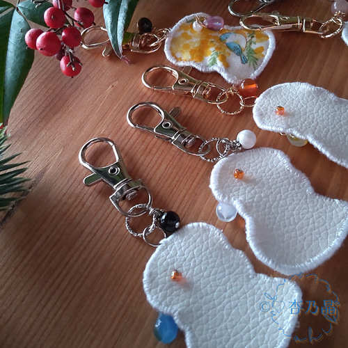 2025年十二支・巳年】可能性がふくらむ実りの白ヘビとミモザと青い鳥の