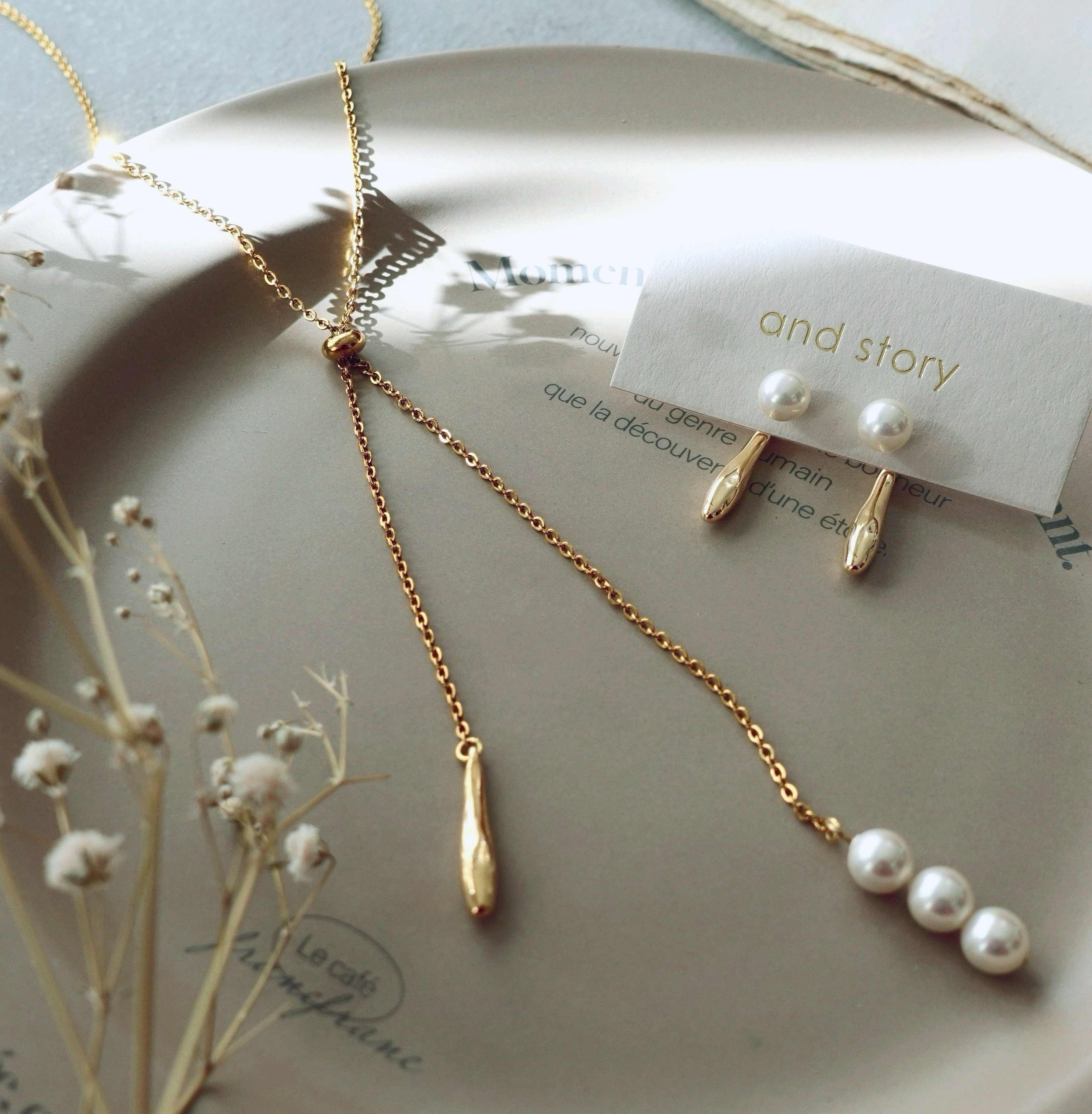 ネックレスとピアス　パール付き　二点セット　（う） ネックレスとピアス　パール付き　二点セット　（う）