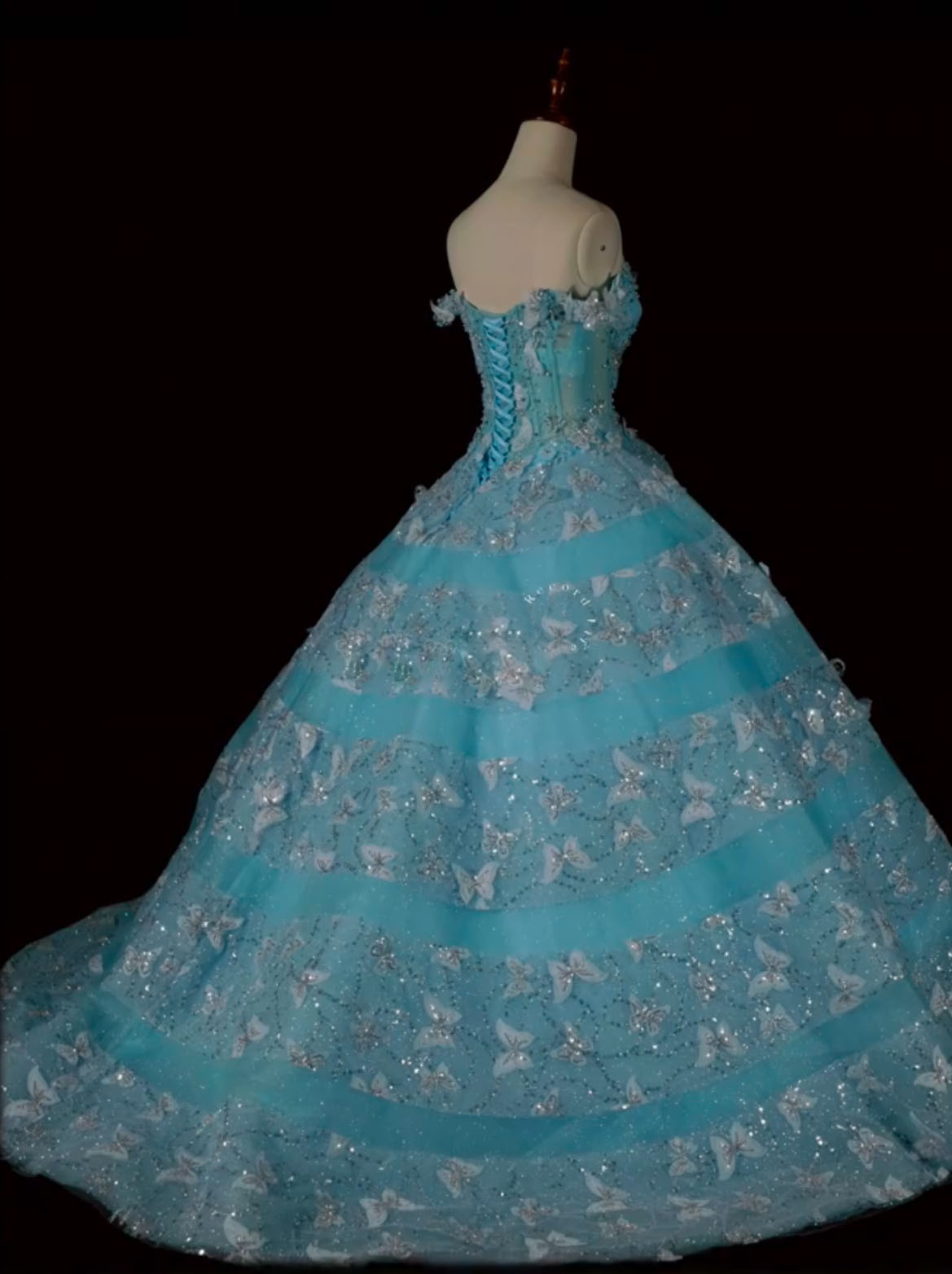 WEB限定！蝶々飾り　短いトレーン　水色　キラキラ　可愛い　憧れのドレス大人気　サイズオーダー可能　上品前撮り演奏会音楽