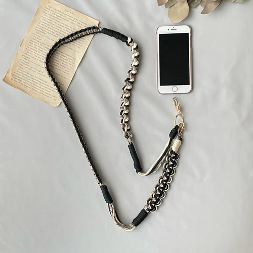 パラコードで作るウェーブのスマホショルダーストラップ(ベージュmix