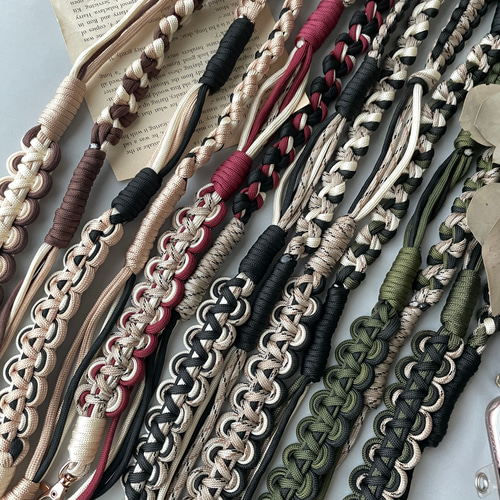 パラコードで作るウェーブのスマホショルダーストラップ(ボルドー