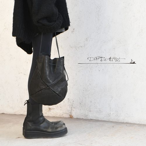 ♡ヴィヴィアン バックパック 保存袋￼￼付 細かい傷あり ナイロン 黒