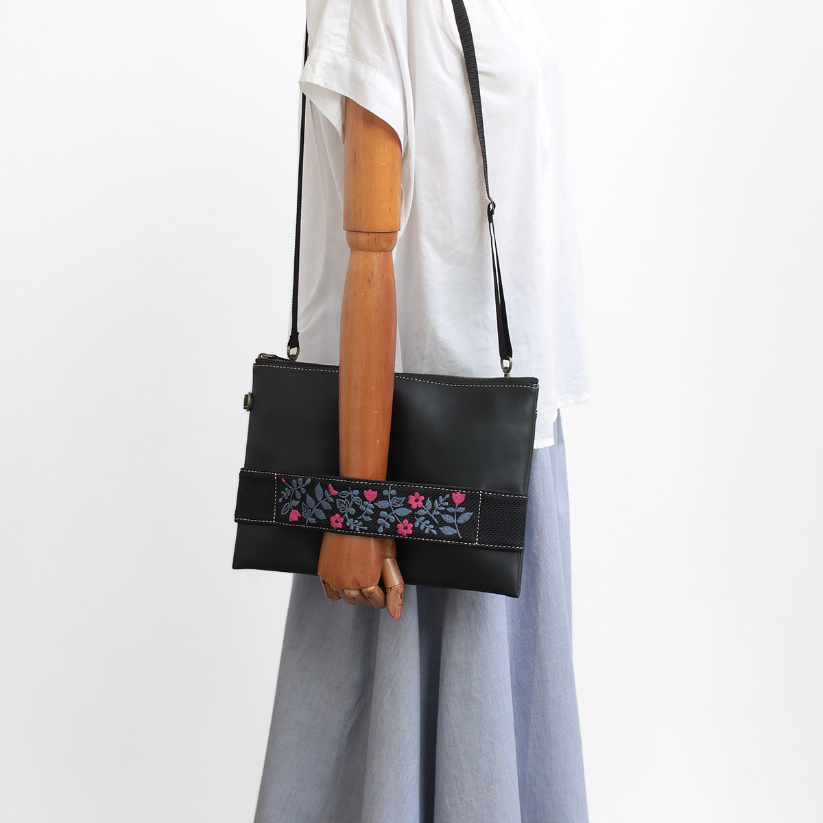 花花刺繍・クラッチバッグ