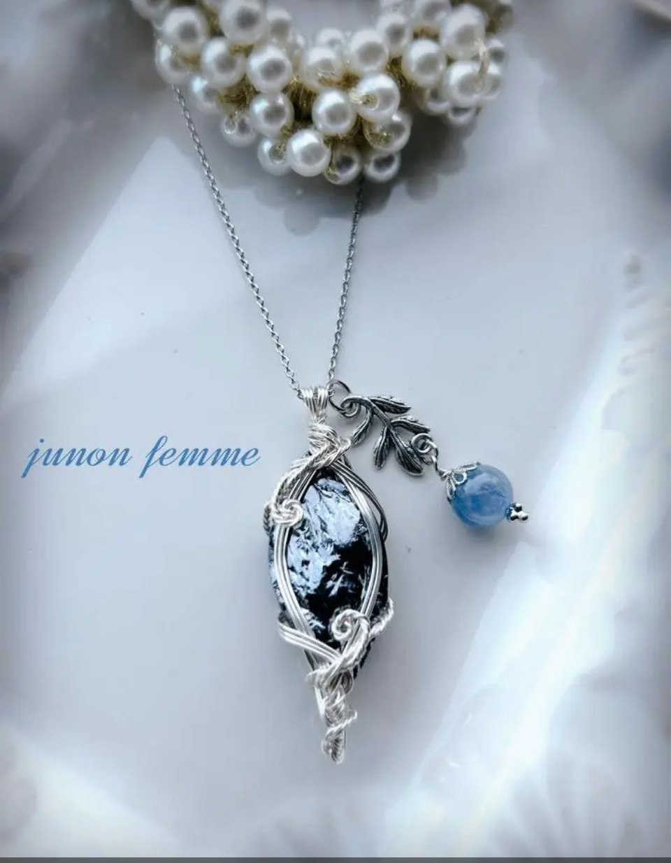 テラヘルツネックレス