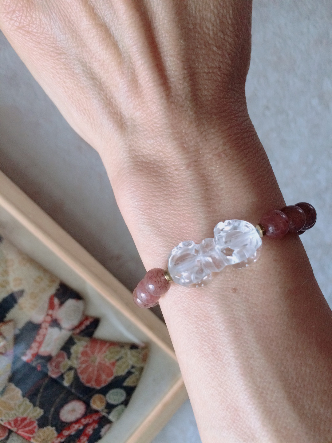 水晶：金剛杵/バジュラの彫り珠とミャンマー翡翠、モスコバイトのブレスレット