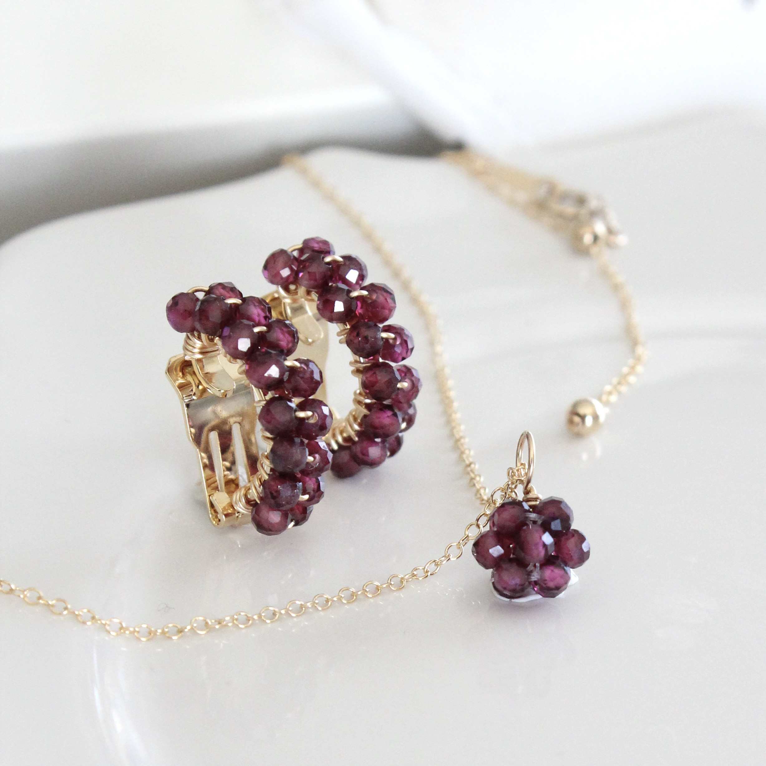 Creema限定 福袋 ガーネットのハーフフープイヤリングとネックレスのセット