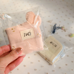 ネーム入れ　名入れ可♪miniうさちゃん　タオルハンカチ☆（ホワイト×うさぎのぬいぐるみ柄） 17枚目の画像