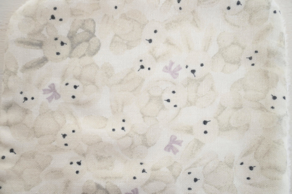 ネーム入れ　名入れ可♪miniうさちゃん　タオルハンカチ☆（ホワイト×うさぎのぬいぐるみ柄） 4枚目の画像