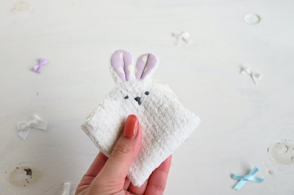 ネーム入れ　名入れ可♪miniうさちゃん　タオルハンカチ☆（ホワイト×うさぎのぬいぐるみ柄） 6枚目の画像