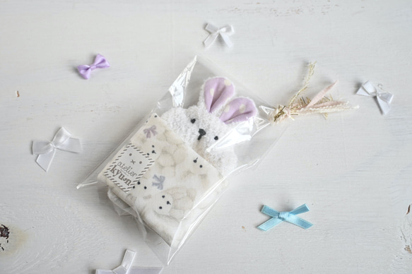 ネーム入れ　名入れ可♪miniうさちゃん　タオルハンカチ☆（ホワイト×うさぎのぬいぐるみ柄） 7枚目の画像