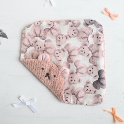 ネーム入れ　名入れ可♪miniくまちゃん　タオルハンカチ☆（くすみピンク×くまのぬいぐるみ柄） 2枚目の画像