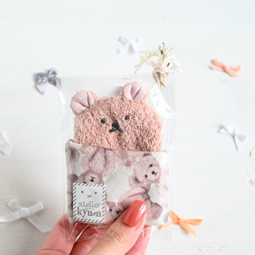 babyDior 花柄 ピンクハンカチ ぬいぐるみ付き babyDior 花柄 ピンクハンカチ ぬいぐるみ付き