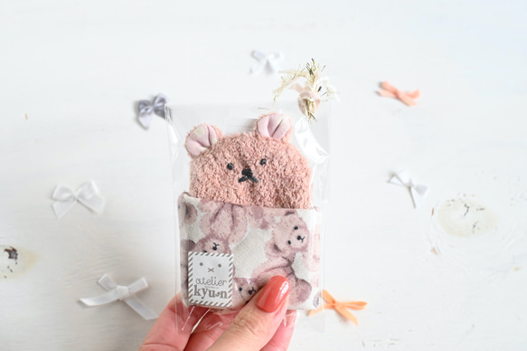 ネーム入れ　名入れ可♪miniくまちゃん　タオルハンカチ☆（くすみピンク×くまのぬいぐるみ柄） 7枚目の画像