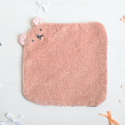 ネーム入れ　名入れ可♪miniくまちゃん　タオルハンカチ☆（くすみピンク×くまのぬいぐるみ柄） 4枚目の画像