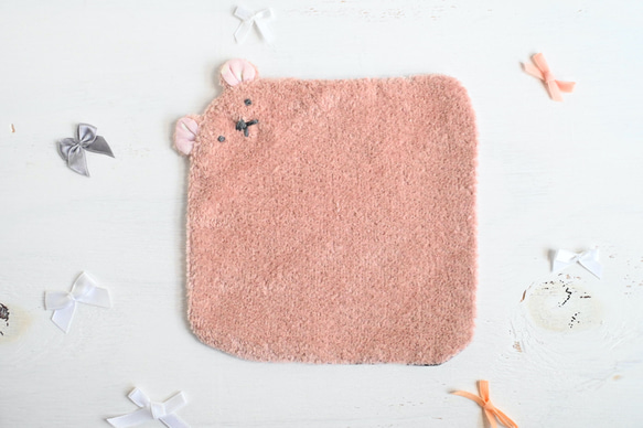 ネーム入れ　名入れ可♪miniくまちゃん　タオルハンカチ☆（くすみピンク×くまのぬいぐるみ柄） 4枚目の画像