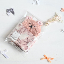 ネーム入れ　名入れ可♪miniくまちゃん　タオルハンカチ☆（くすみピンク×くまのぬいぐるみ柄） 6枚目の画像