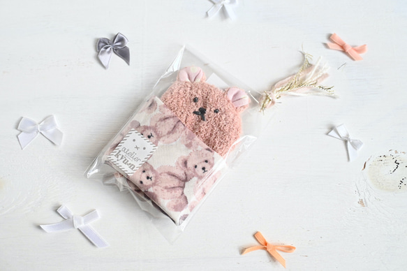 ネーム入れ　名入れ可♪miniくまちゃん　タオルハンカチ☆（くすみピンク×くまのぬいぐるみ柄） 6枚目の画像