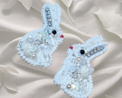 うさこ ビーズ 刺繍ブローチ ハンドメイドアクセサリー ビーズ刺繍のブローチ☆うさぎ | iichi 日々の暮らしを心地よく