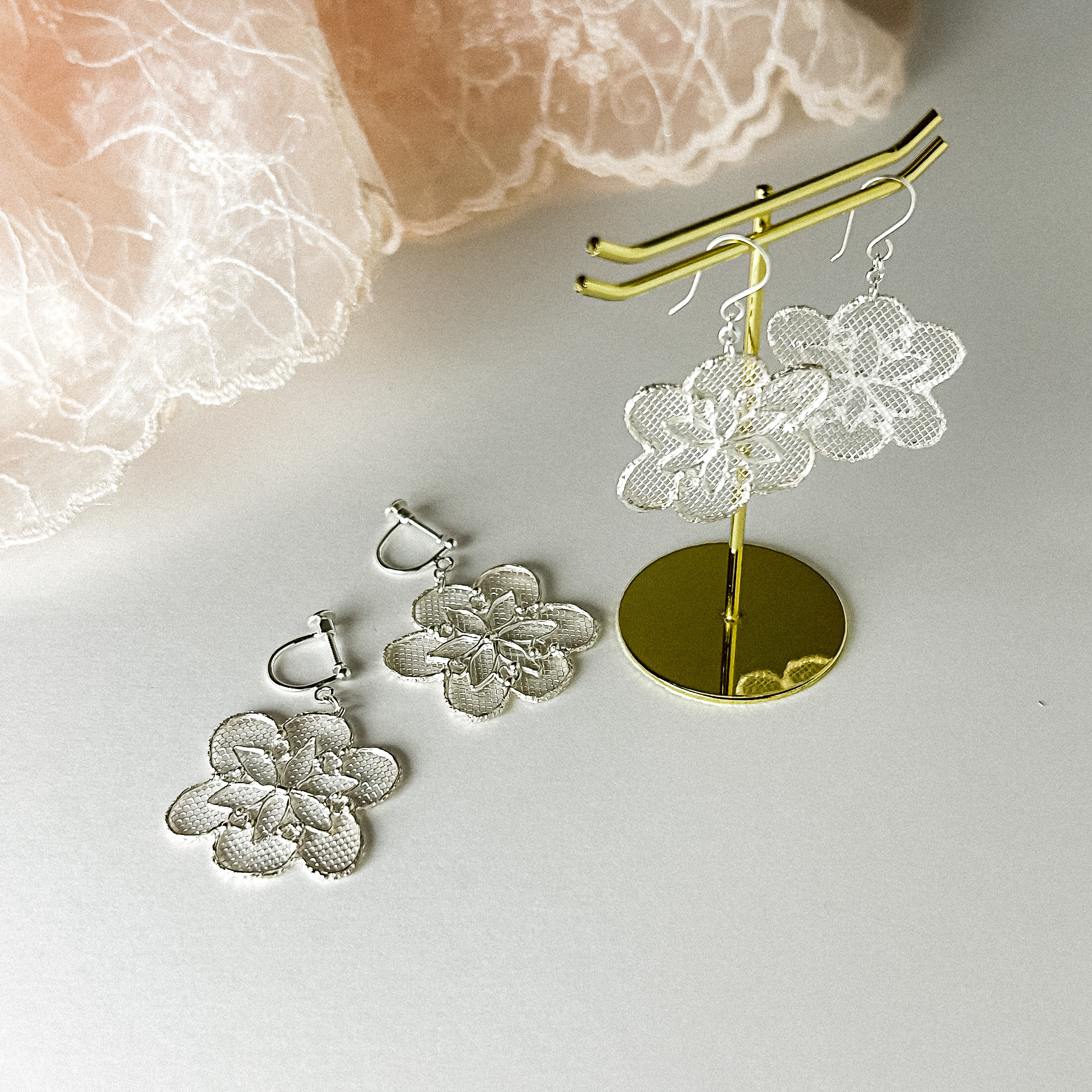 silverピアス・イヤリング like a lace 六花(ろっか)