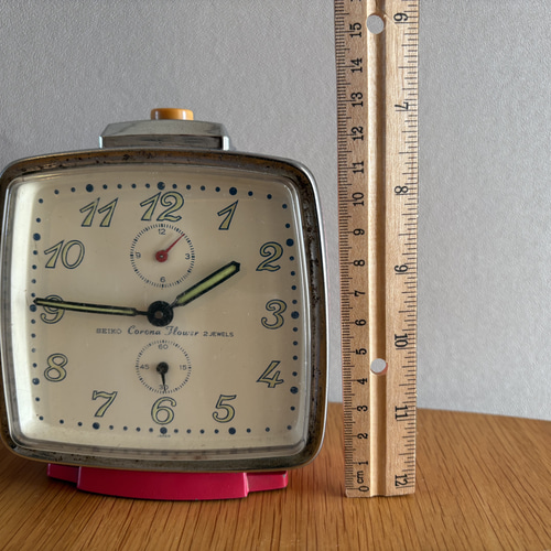 国産の古いレトロな目覚まし時計 SEIKO 置き時計 ゼンマイ式 国産の古いレトロな目覚まし時計 SEIKO 置き時計 ゼンマイ式