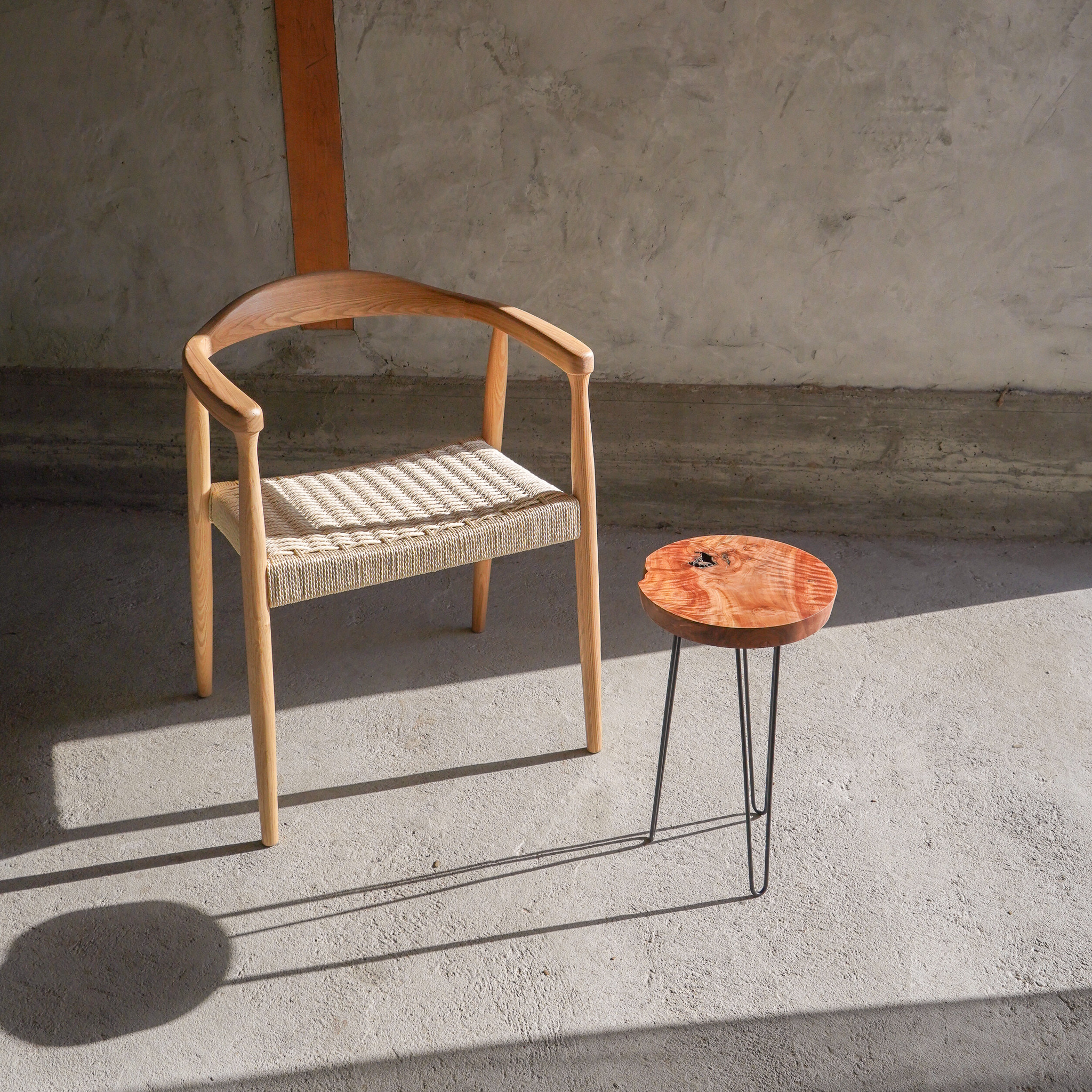 山桃の丸型サイドテーブル （高さ変更できます）