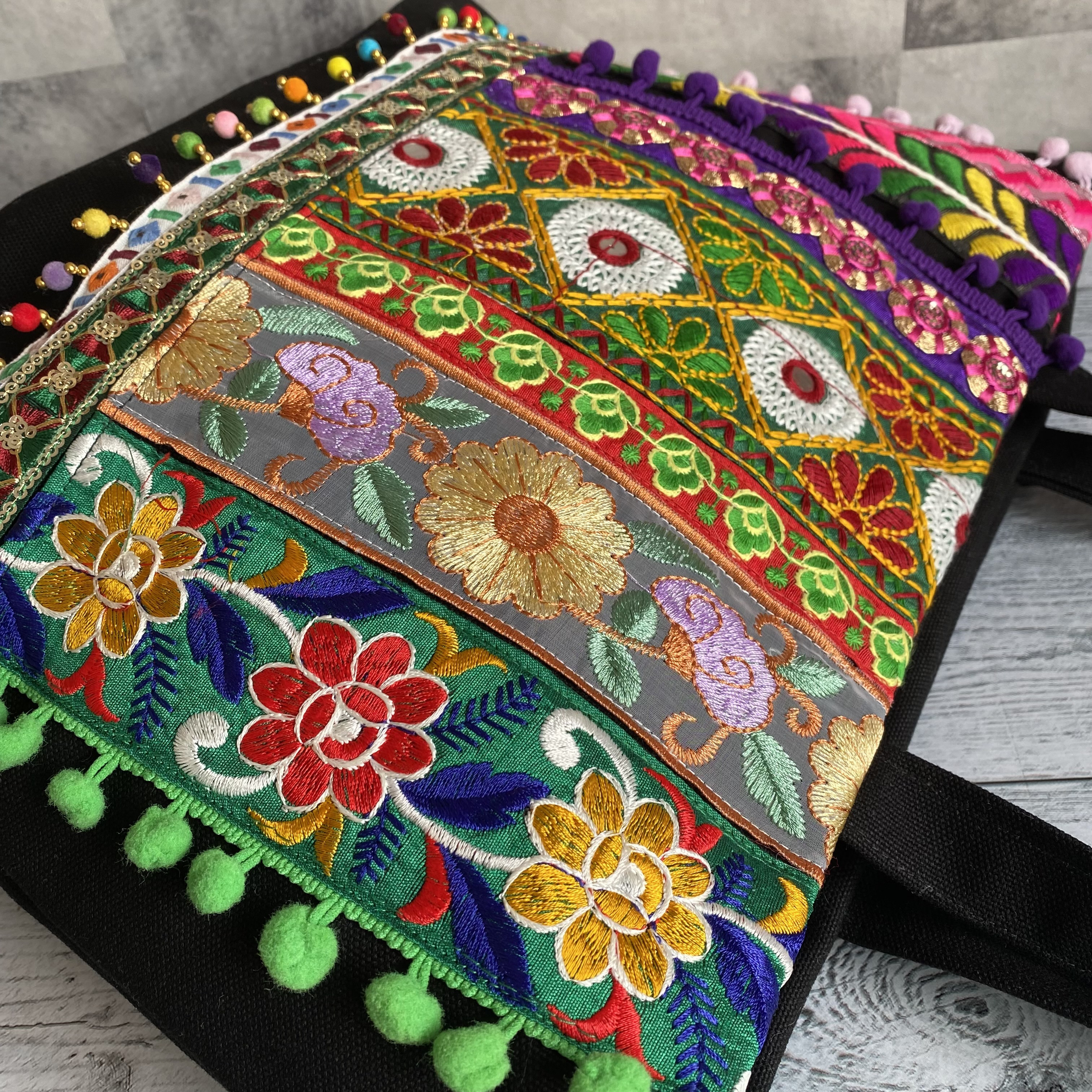 A4サイズ収納対応！カラフルなインド刺繍リボンのトートバッグ【Lサイズ】