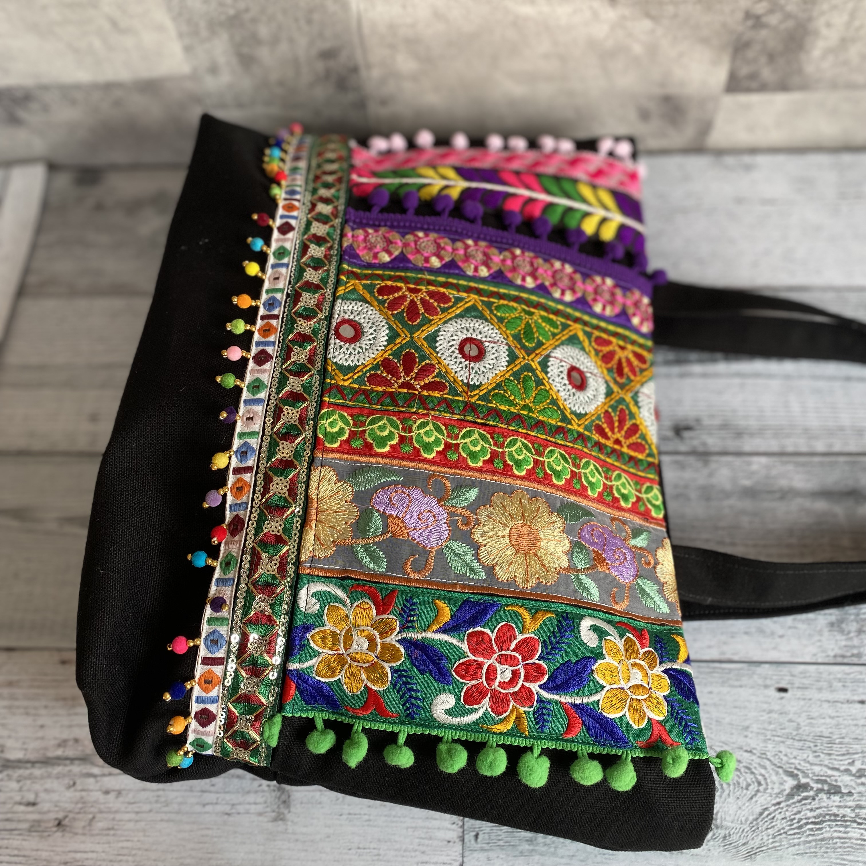 A4サイズ収納対応！カラフルなインド刺繍リボンのトートバッグ【Lサイズ】