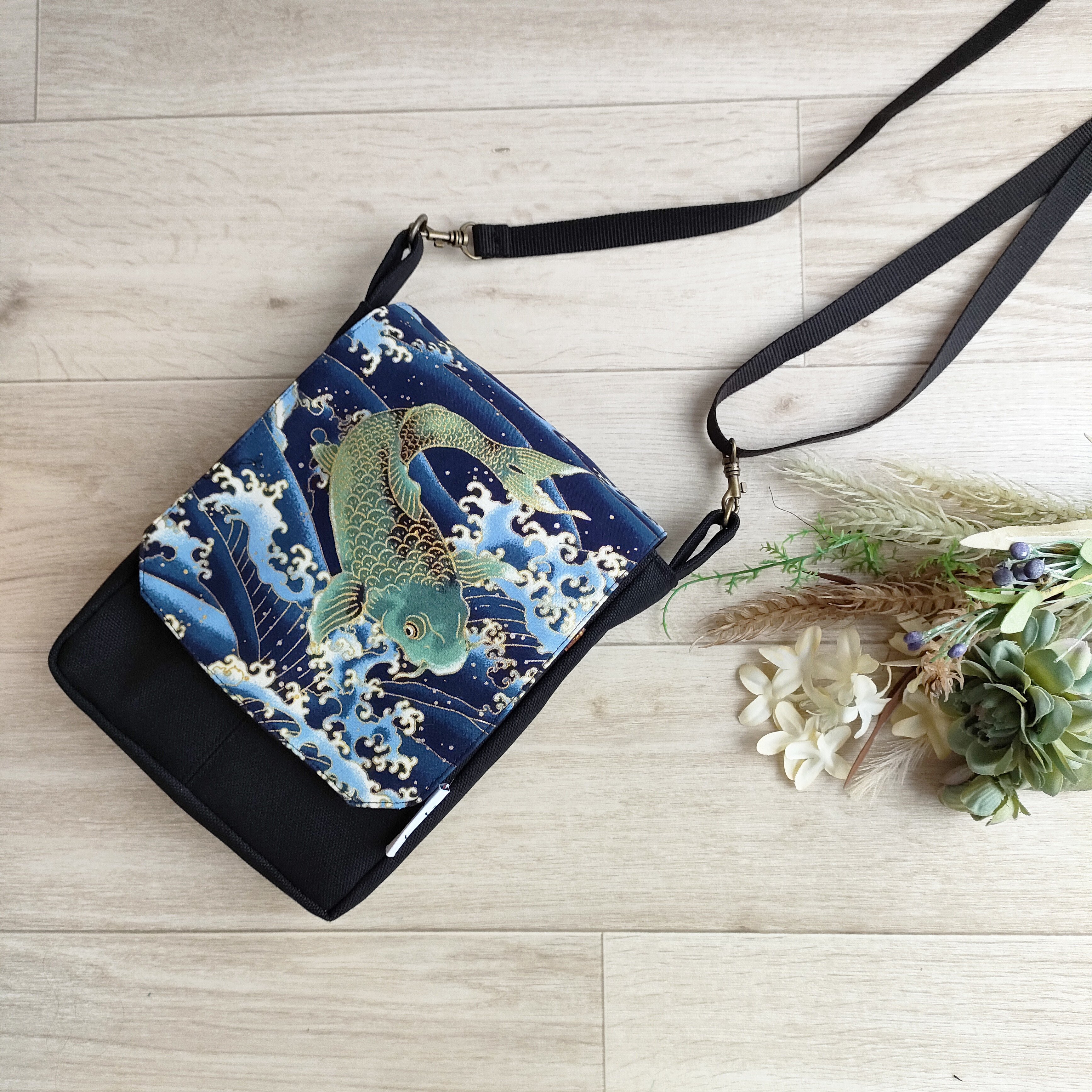 キッズ　ポシェット　ナチュラル　ハンドメイド　サコッシュ　ライオン　北欧 ☆ハンドメイド☆北欧柄花柄生地と帆布のサコッシュ☆ショルダー