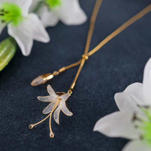 カサブランカ（ユリ）のY字ネックレス ロングネックレス ネックレス