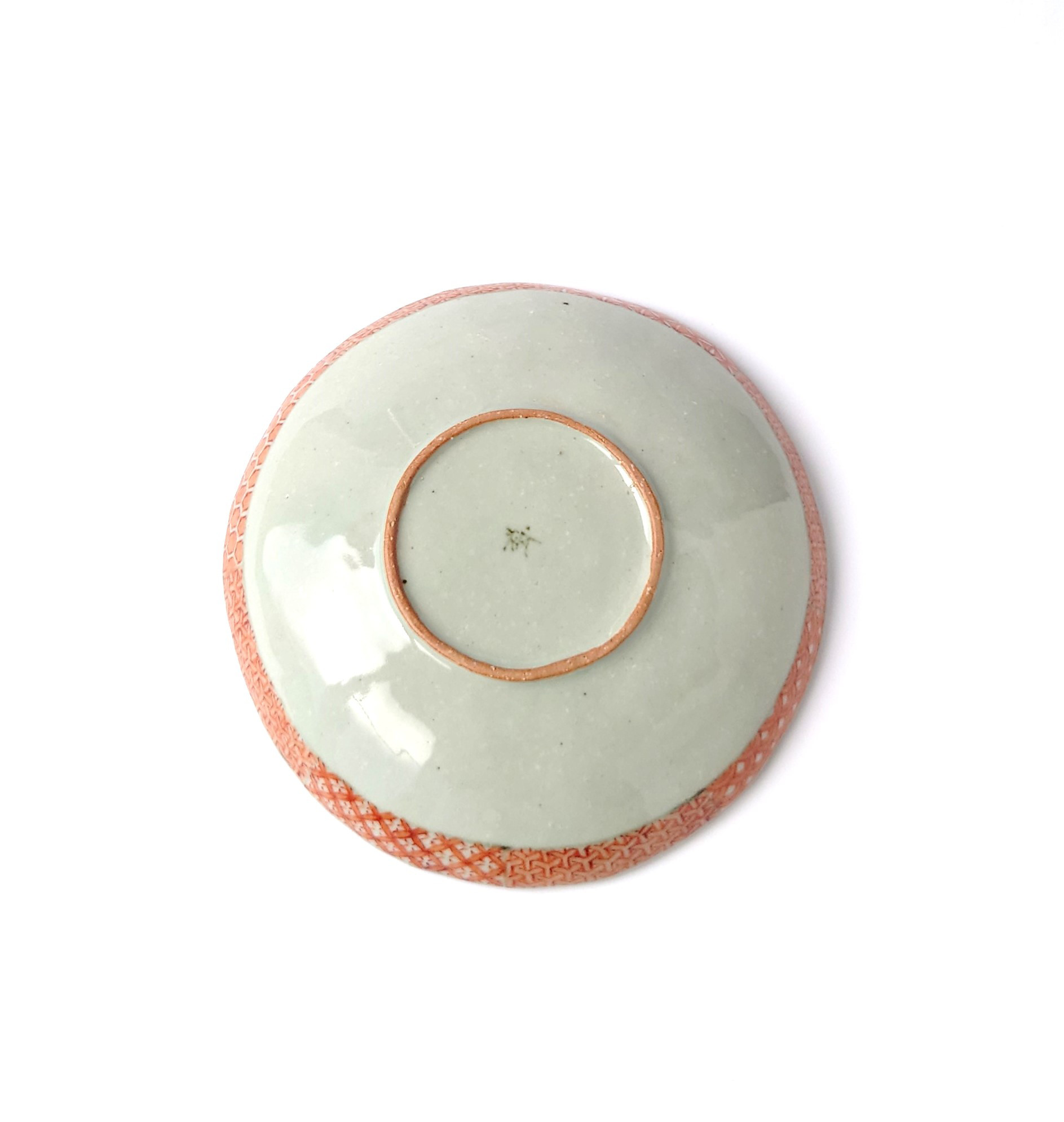 楽しそうに踊るうさぎさんがかわいいお皿　赤彩ノリノリ　6寸皿　陶器