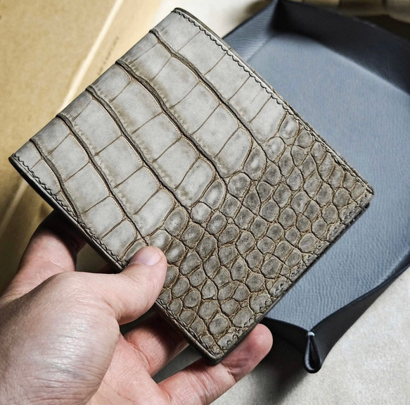 ワニ革使用2つ折り財布 バック仕上げアリゲーター革使用 手縫い