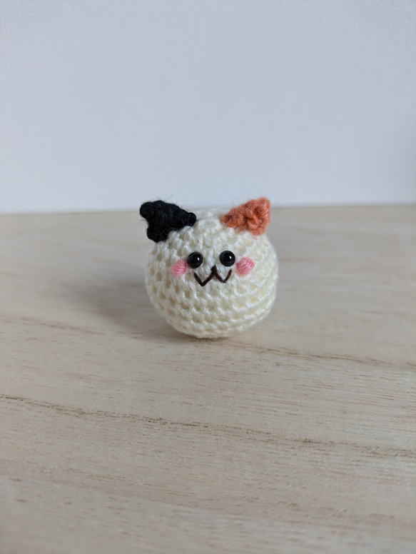 あみぐるみ 猫 丸玉 三毛猫 三毛ちゃん ストラップ ハンドメイド