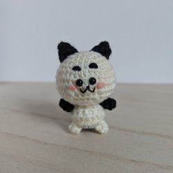 あみぐるみ　猫　黒白　眉毛　ストラップ　特殊　ハンドメイド 2b7d1a6df3bb13335c3a92e54a8a5a
