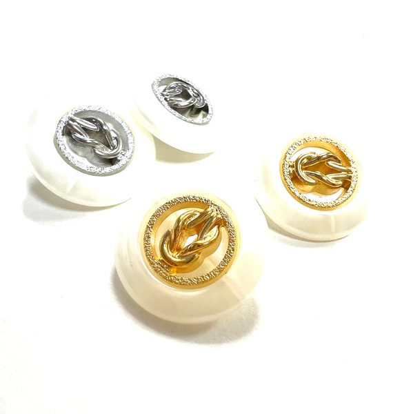 アンティーク　ゴールド　シルバーボタン　ロゴ風釦　 2枚目の画像